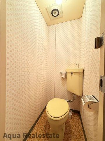 トイレもきれいです　※ウォシュレット設備は無し、設置の場合電気工事が必要です