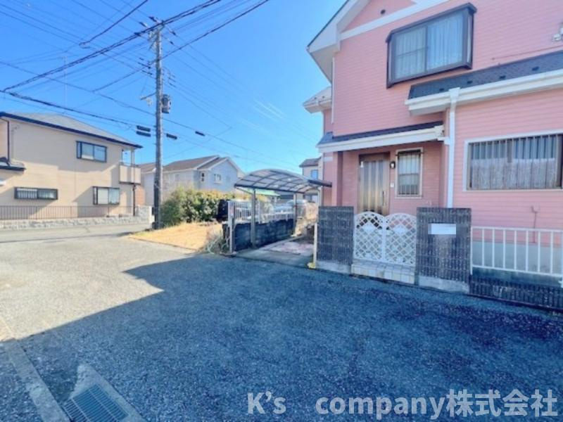 前面道路は交通量が少なく静かです◇