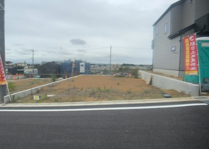 隣家の土地はどうなっているのか、生活利便施設が近くにあるのか、学校まで近いかなど、お客様のライフスタイルにあわせたイメージが重要です。また、近くにあると困る施設が近くにないかも確認するといいでしょう。
