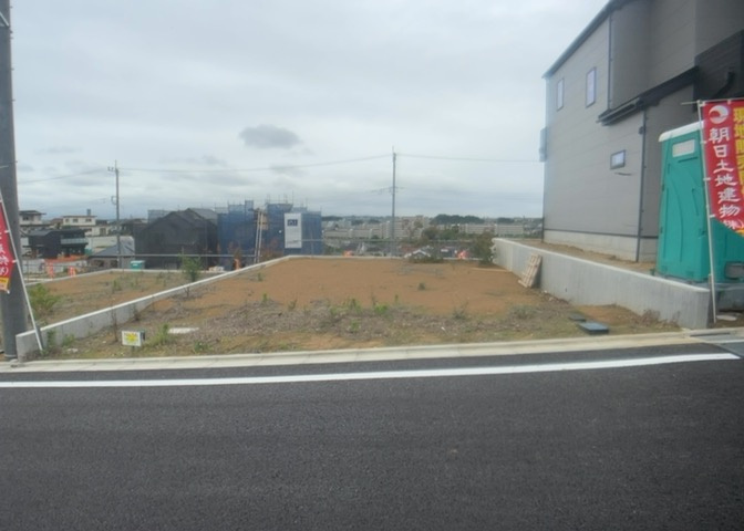人が暮らすうえで日光は大切な要素となります。日当たりの良さは譲れないポイントですね。併せて近くに大きな建築物の建築予定がないか、あるいはそれが可能な土地が近くにないか事前に確認することもお勧めします。