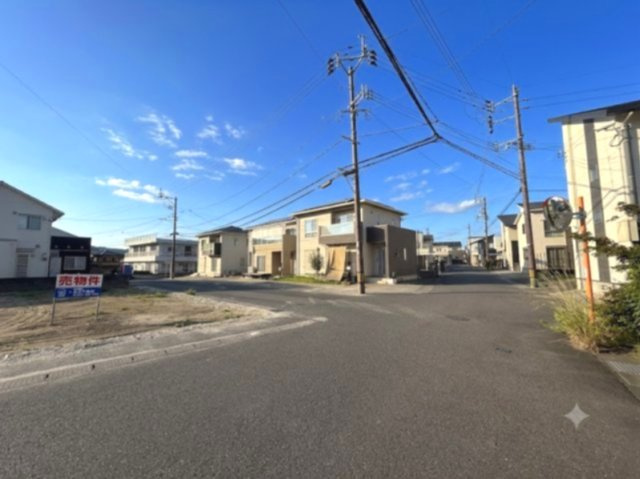 南東角地に立地
