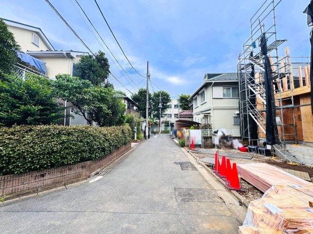 地震に強い、木造耐震設計の家。　住宅性能評価主要の全項目において、国が定める限界値の等級をクリア。　最長30年の延長保証システム付で、お住まい後も安心です。