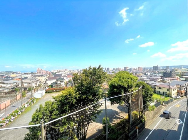 5階部分からの眺望は、空の広がりを感じやすく、日々の気分転換にもなります。