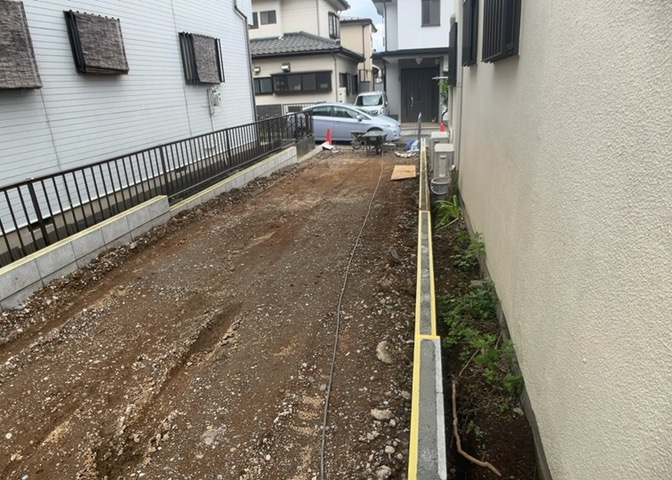 敷地内には、散水栓や立水栓があります。水道水を直接利用できるため、水を運ぶ手間を省くことが出来ます。大量の水を必要とする洗車作業や清掃などに役立ちます。その他設備とあわせて、現地でご確認ください。