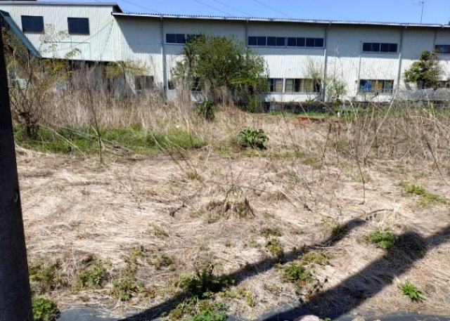 土地の形が極端に長細かったり、狭小地、あるいは道路との高低差がある傾斜地だった場合、後々売ろうとしても買い手がつかない場合もあります。後々、売却することになった時に価値の下がらない土地を選びましょう。