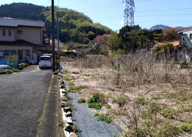 土地を買う際、住む地域の自治体や福祉の補助制度にも注目してみましょう。子供や老人の医療補助やゴミ出しのルールなど、自治体によってルールに大きな違いがあるため、暮らしやすい土地で判断するとよいでしょう。