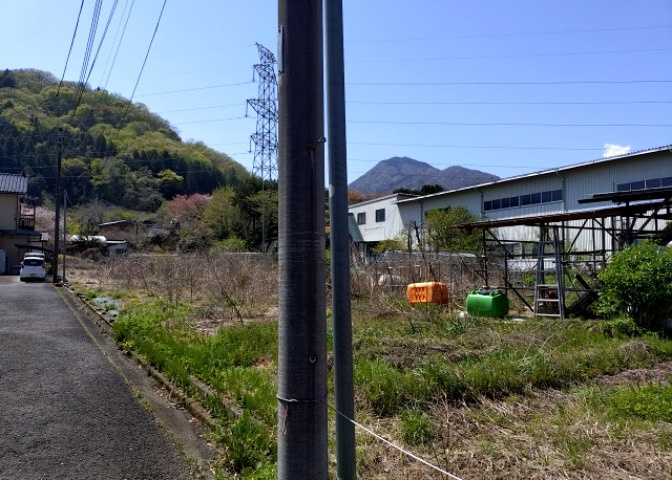 隣家の土地はどうなっているのか、生活利便施設が近くにあるのか、学校まで近いかなど、お客様のライフスタイルにあわせたイメージが重要です。また、近くにあると困る施設が近くにないかも確認するといいでしょう。