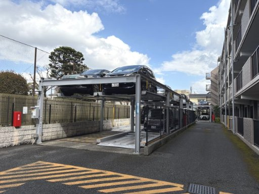 敷地内駐車場。空き状況は随時確認となります。　