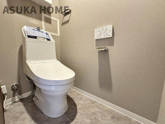 新規交換済！温水洗浄便座のトイレ設備です。