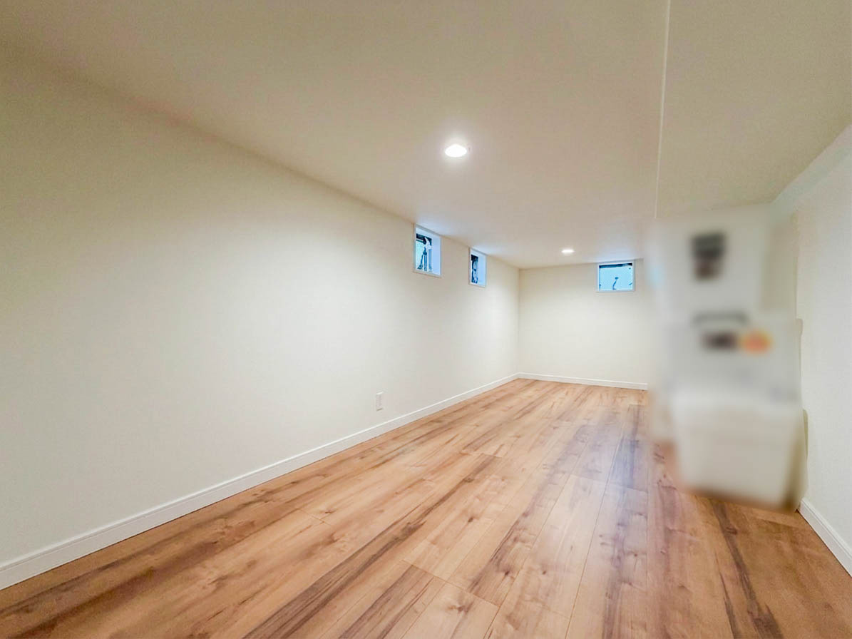 2階の上にある小屋裏収納スペース。はしごでの上り下りではなく、固定階段のため荷物の移動も楽々です！