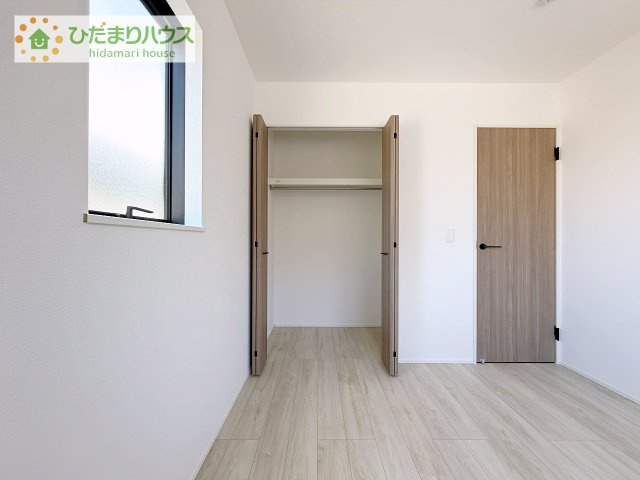 ハンガーパイプ付でお洋服の出し入れもラクラクです！