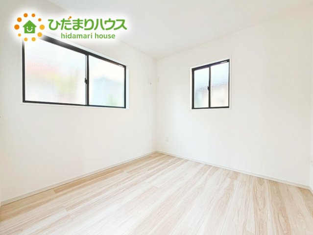 リビングと隣り合わせにあるお部屋！扉を閉めれば、来客用の部屋として使えます♪