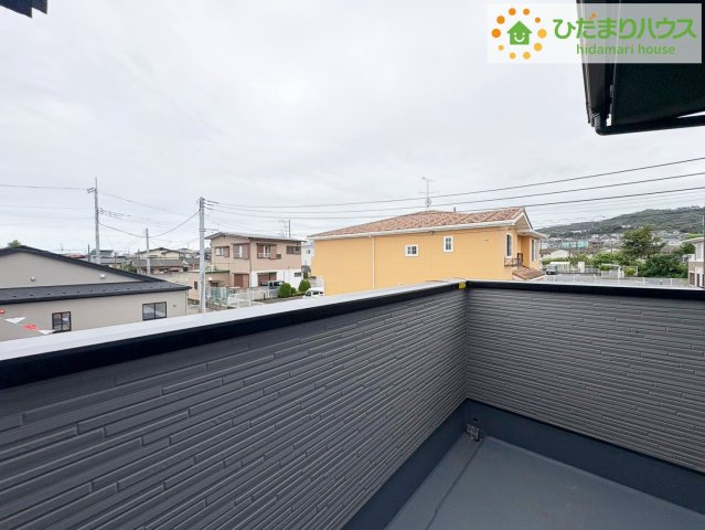 もう一つのバルコニーもあり、洗濯物の多いご家庭にも便利♪