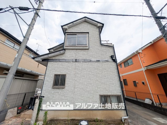 Exterior】　◆お車をお持ちの方にも◆敷地内には縦列2台分の駐車スペースを確保。ご夫婦でそれぞれ車を利用するご家庭にも便利です。※車種による