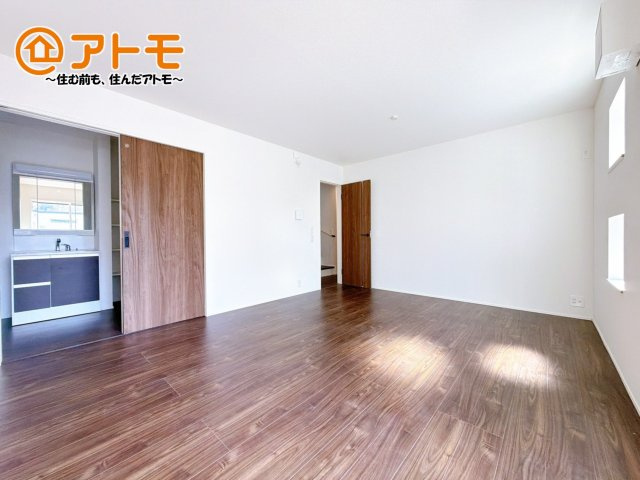 広々と開放的なLDKは、家族が自然と集まる広さ♪お子様のリビング学習にもピッタリ♪
