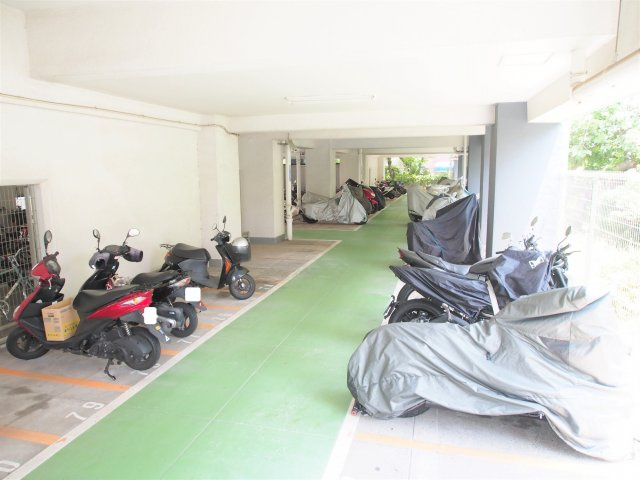 【バイク置き場】