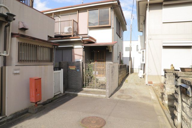 土地を買う際、住む地域の自治体や福祉の補助制度にも注目してみましょう。子供や老人の医療補助やゴミ出しのルールなど、自治体によってルールに大きな違いがあるため、暮らしやすい土地で判断するとよいでしょう。