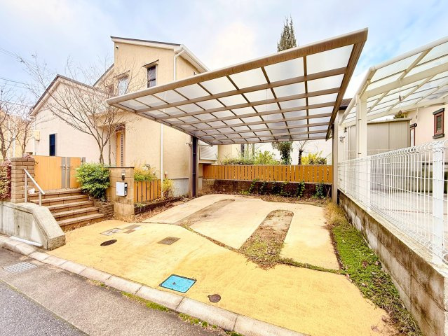 カーポート付き駐車場