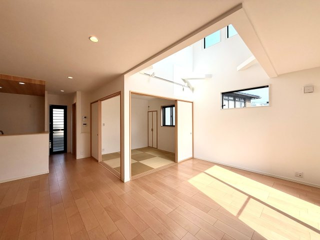 和室とのつながりで広々空間◎