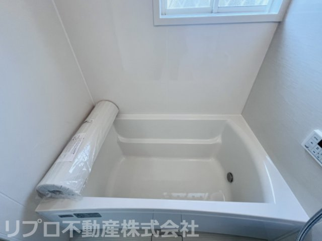 白で統一されたお風呂でのんびりバスタイム