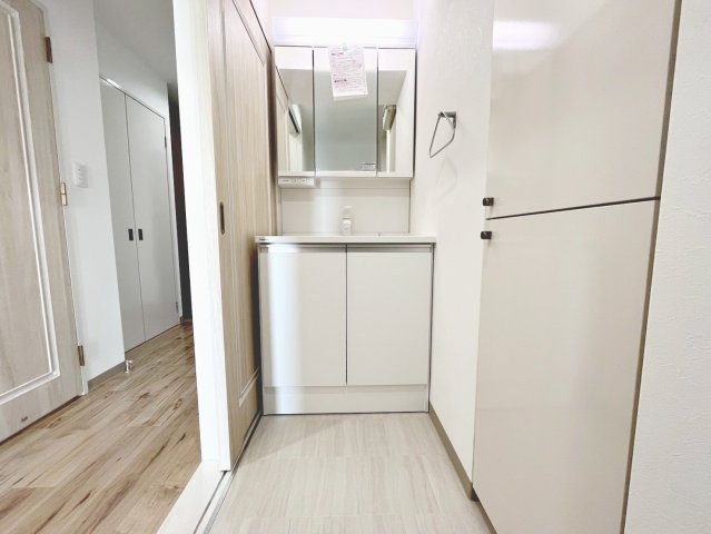 朝の支度にも助かる、独立の洗髪洗面化粧台