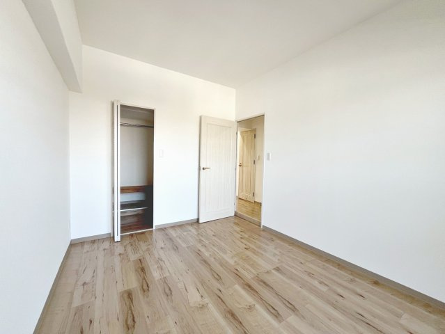 コンパクトで使いやすい洋室です