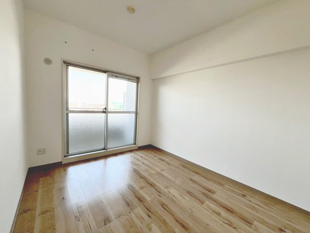 コンパクトで使いやすい洋室です