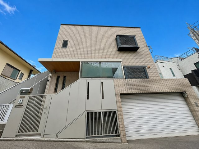 前面道路からの車出しも落ち着いて行える立地です！毎日の通勤やお出かけもスムーズにスタート！