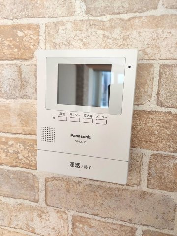 来客の顔や声を確認できるので安心して対応できます。