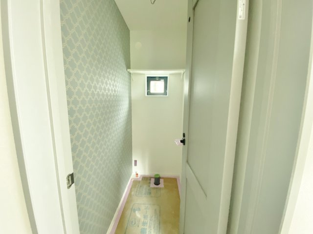トイレは1階・2階にございます　温水洗浄暖房機能付