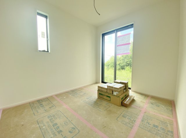 1階4.4帖洋室　お子様部屋の他、テレワークスペースや趣味のお部屋など多目的にお使いいただけます