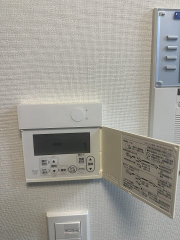 ・浴室換気乾燥機付きのため、雨の日や花粉の時期の洗濯物乾燥にも便利です。