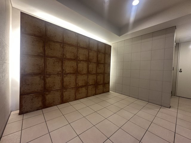 三菱地所コミュニティ管理のマンションで、日々の暮らしを支えます。横浜駅周辺の利便性を身近にしながら、日常生活もしやすい西区中央アドレスです。