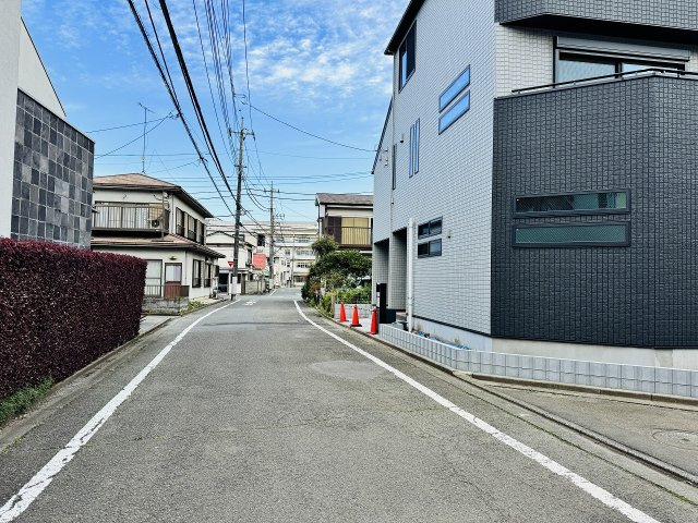 ～西側6ｍ・南側5ｍ道路に面しています～