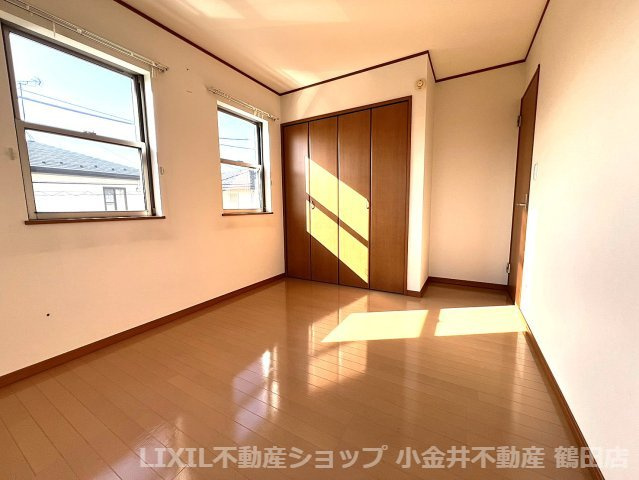 西側の洋室