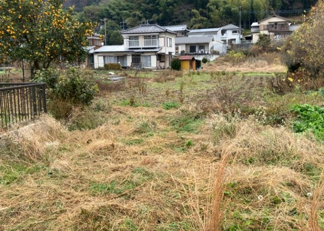 家を建てる前提で土地を探している場合、地盤の丈夫さは譲れない条件の一つです。地盤が脆弱だと追加工事が必要となります。また、過去に地盤沈下や液状化現象を起こした土地は、できるだけ避けた方がいいでしょう。