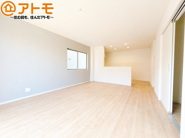家族団らんのイメージは、リビングを思い浮かべませんか？リビングこそ広々としたお部屋が良いですね♪