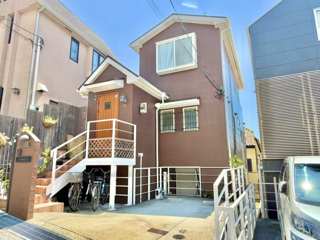 JR甲南山手駅徒歩7分、本山第三小学校・本山中学校の校区内。通勤にも便利な立地です。