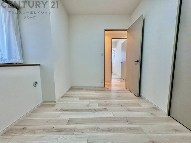 子供部屋…創造性や成長を促す遊びの空間を提供。学習や趣味に集中できる環境を整えます。個別のプライベートスペースは自己表現と自立心を育み、心地よい睡眠環境を整えリラックスできる場所を提供。