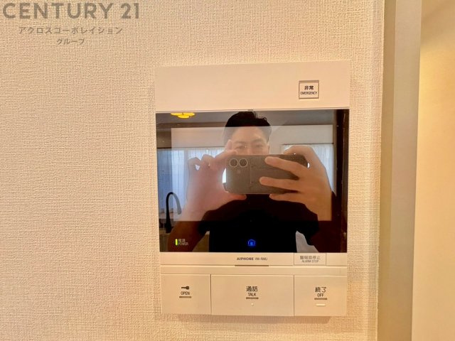 訪問者が来たときにテレビ画面で確認できるため、安心してドアを開けられます。録画機能があるものもあり、留守中に来訪者を記録しておくことができます。利便性が高く、セキュリティ面でも安心です。