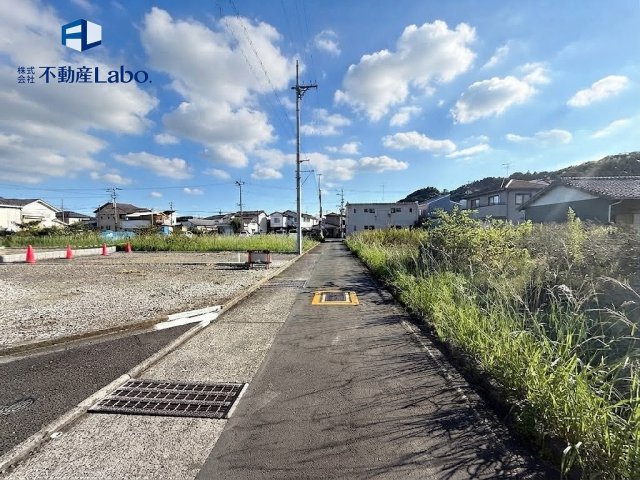 これから建築工事が進み、少しずつ建物が形になっていきます♪　完成が待ち遠しい、建築前の現地をご紹介します♪