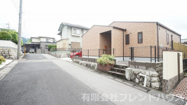 ☆前面道路の幅約6ｍで車の出入れも楽ちん♪