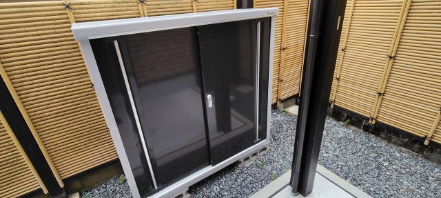 お庭に嬉しい物置収納つき