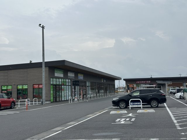 周辺にはコインランドリーなどもあります