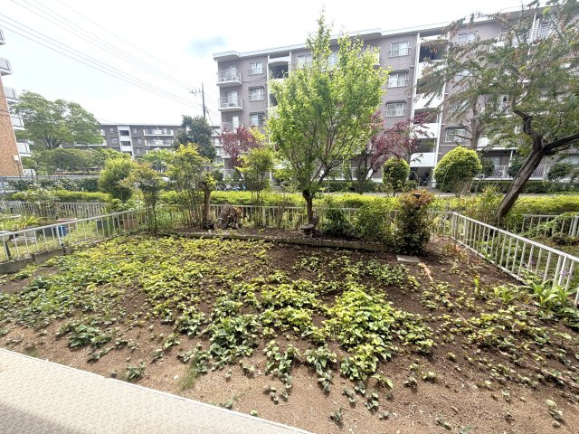 専用庭の為、お花を植えたり用途はご自由です♪