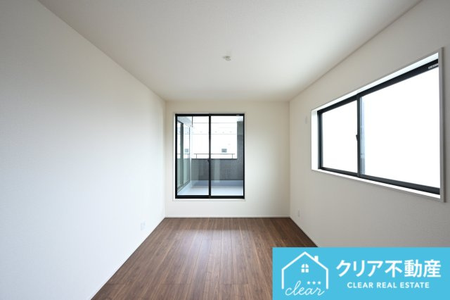 2面採光の洋室は日当たりがよくあったか♪