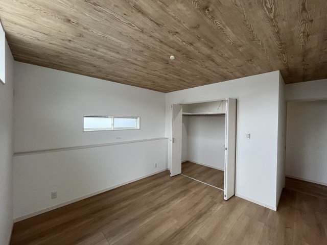 各部屋に収納もあるから、荷物の多いご家族も安心ですね♪　