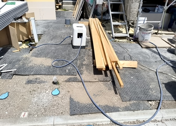 駐車場と明記されていても、最小スペースでつくられた駐車場だと大型車は駐車できなかったり、出入りしにくくなったりする可能性があります。お車のサイズと購入したい物件の駐車場のサイズを現地で確認しましょう。