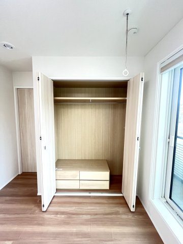 各部屋に大容量の収入がありますので、お荷物が多いご家庭にも安心です。