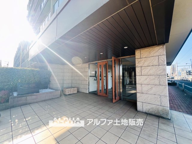 【Calm　Days】　◆穏やかな日常へ◆　やわらかな光に包まれた空間が、忙しさを静かにほどいていく。ここで重ねる時間が、暮らしの輪郭を少しずつ整えていく。